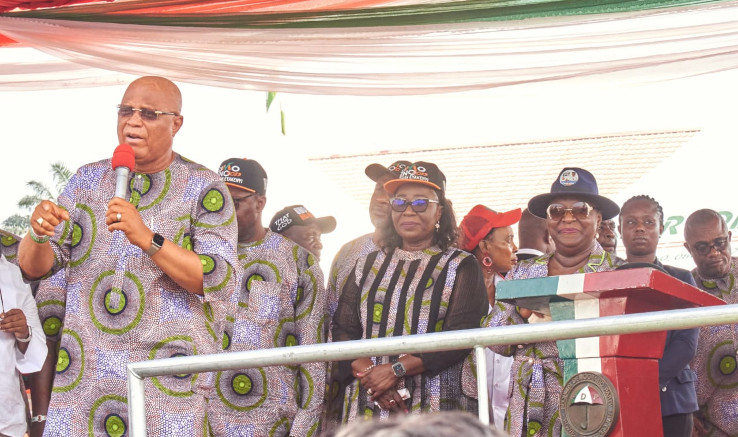 2023 Guber: Essien Udim Paramount Ruler Blesses Pastor Umo Eno